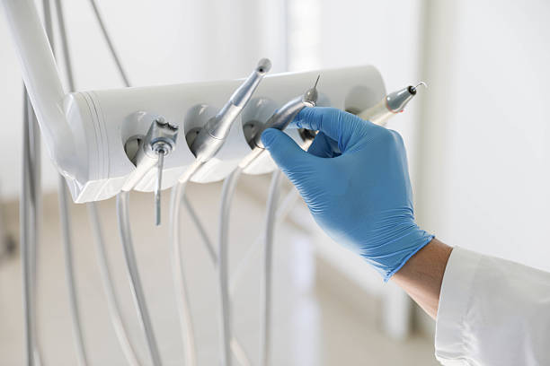 Professional Tooth Extraction technician working in Harbor, OR